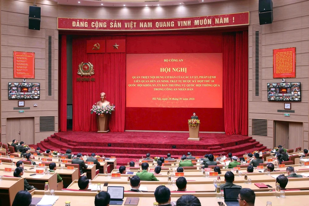 Nghiêm túc thi hành các luật, pháp lệnh liên quan đến an ninh, trật tự