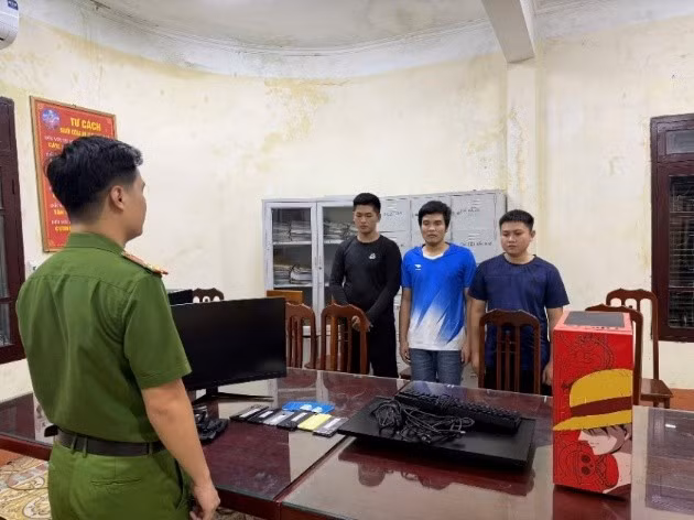 Bắt nhóm đối tượng lừa đảo chiếm đoạt tài sản qua trò chơi điện tử trực tuyến
