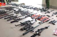 Lần theo dấu vết trên mạng, bóc gỡ “chợ đen” vũ khí quân dụng quy mô lớn