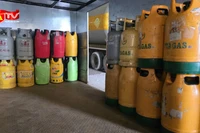 Bán gas rẻ hơn chính hãng 50%: Lộ diện đường dây làm giả tinh vi