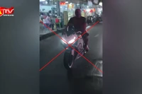 Xử phạt người hóa trang Deadpool chạy mô tô phân khối lớn vi phạm giao thông