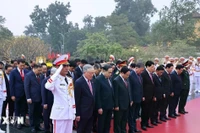 Lãnh đạo Đảng, Nhà nước đặt vòng hoa tại Đài tưởng niệm các Anh hùng liệt sỹ