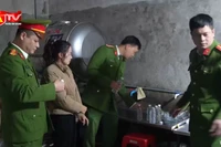 Cận cảnh dây chuyền "chế" giấm gạo từ axit công nghiệp và nước