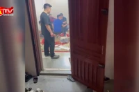 Cận cảnh hầm bí mật, có 4 lớp cửa thép tinh vi để tổ chức "sòng bạc"