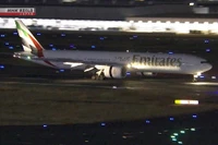 Chuyến bay chở khách đầu tiên từ khi chiến sự rời UAE về Nhật Bản