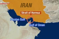 Đang neo đậu tại Vịnh Oman, tàu liên quan đến Nhật Bản bị vật thể lạ đâm trúng