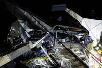 Bức tường bất ngờ đổ sập khiến lái tàu hoả tử vong