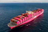 Hãng vận tải container lớn áp dụng phụ phí nhiên liệu khẩn cấp