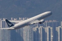 Bắt giữ nam hành khách cố gắng mở cửa máy bay giữa không trung