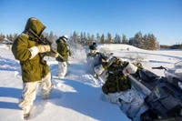Cận cảnh hoạt động huấn luyện trong giá rét khắc nghiệt của binh sĩ Canada ở Bắc Cực 