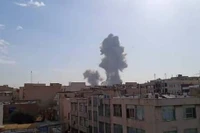 Video cột khói lớn bốc lên ở Thủ đô Tehran của Iran