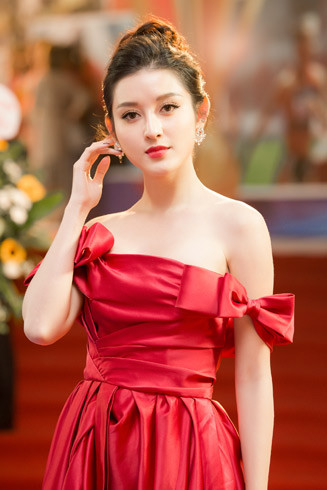 Á hậu Huyền My: Năm tuổi, nhưng không sợ kém may mắn ảnh 1