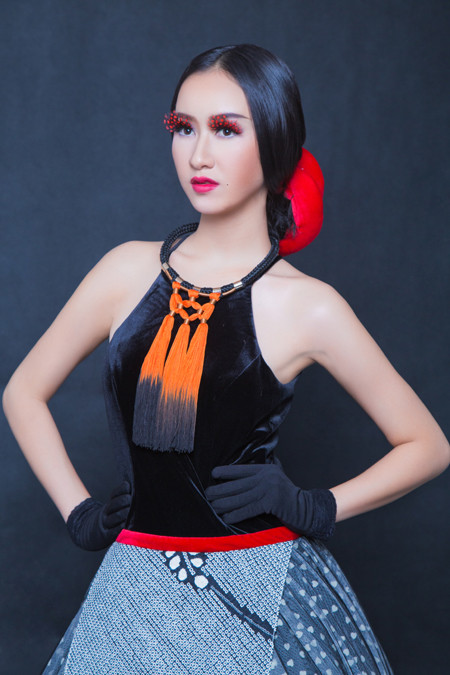 NTK Võ Việt Chung "tung" 3 bộ sưu tập trong Fashion show tại Mũi Né ảnh 1