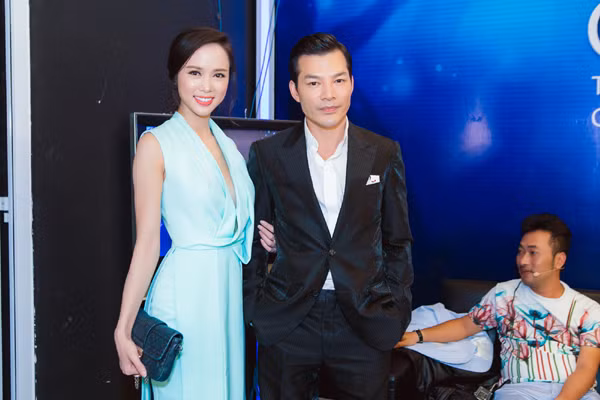 Trần Bảo Sơn-Vũ Ngọc Anh “dính như sam” đi xem Idol ảnh 2