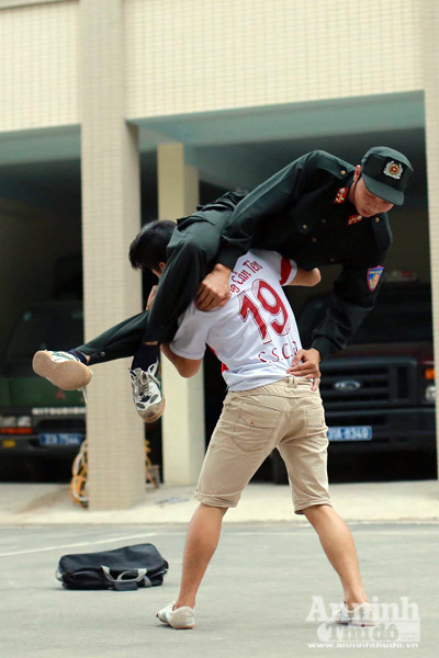 Cảnh sát Cơ động đặc nhiệm sẵn sàng bảo vệ Đại hội Đảng toàn quốc lần thứ XII ảnh 5