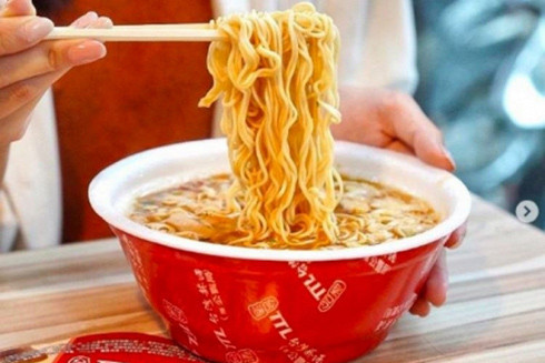 Cách ăn mì tôm để không gây hại sức khỏe ảnh 1