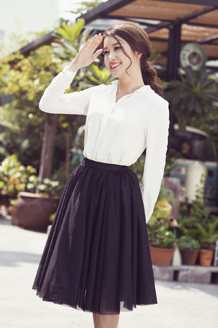 Á hậu Huyền My diện đầm trắng tinh, rạng ngời xuống phố ảnh 6