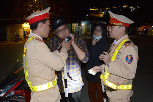 Điều khiển phương tiện giao thông sau khi uống rượu bia bị xử lý nặng ảnh 2