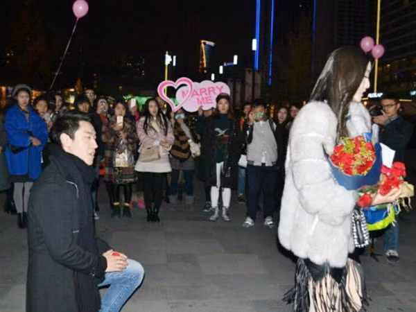 Chê kim cương nhỏ, từ chối lời cầu hôn ảnh 1