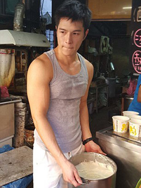 Hết "hotboy đậu phụ" đến lượt "hotboy trái cây" gây "bão" mạng Trung Quốc ảnh 5