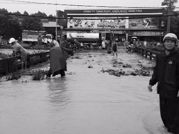 Mưa lớn gây lũ nhiều nơi ảnh 1