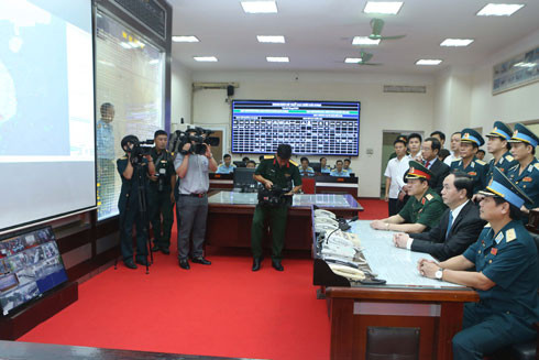 Bảo vệ vững chắc vùng trời, vùng biển, biên giới, hải đảo thiêng liêng của Tổ quốc ảnh 1