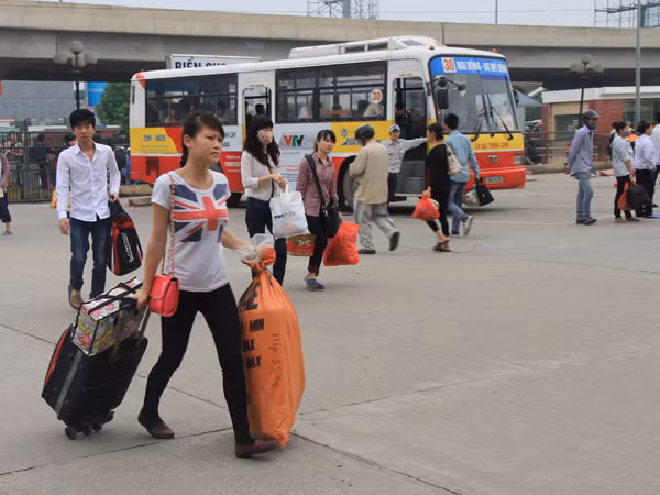 Dịp nghỉ lễ 2-9: Nhà xe giữ giá, đường sắt khuyến mại ảnh 1