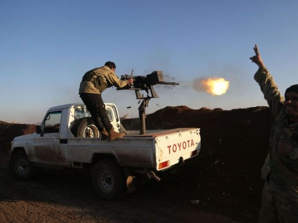 FSA và SAA tấn công đáp trả nhau dữ dội trên khắp miền bắc Hama ảnh 1