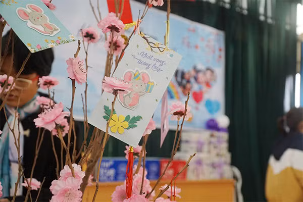 Rộn ràng không khí Tết dành cho trẻ em có hoàn cảnh đặc biệt tại Ba Vì, Hà Nội ảnh 10