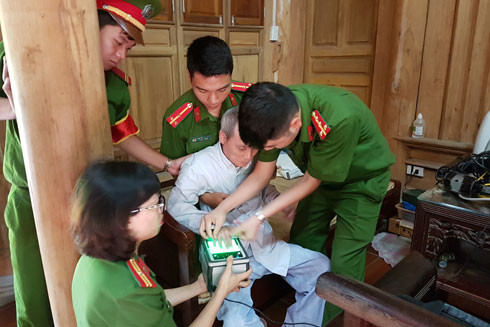 Tình cảm gửi gắm sau những lá thư khen (1) ảnh 1