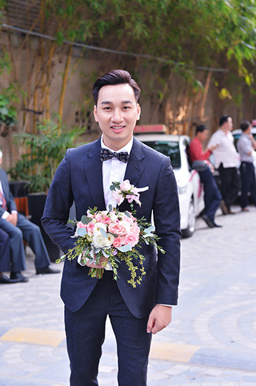 MC Thành Trung rạng rỡ đón dâu bằng xe sang Maybach ảnh 2