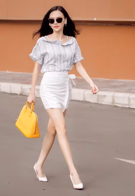 Cao Thùy Linh diện đồ gợi cảm khoe vai trần và chân dài thẳng tắp ảnh 2 Cao Thùy Linh diện đồ gợi cảm khoe vai trần và chân dài thẳng tắp ảnh 2