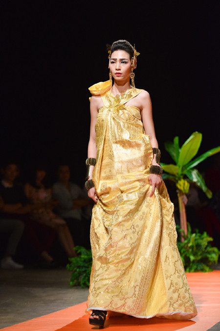 Mãn nhãn đêm Haute Couture trong Tuần lễ thời trang Việt Nam Xuân-Hè 2016 ảnh 14