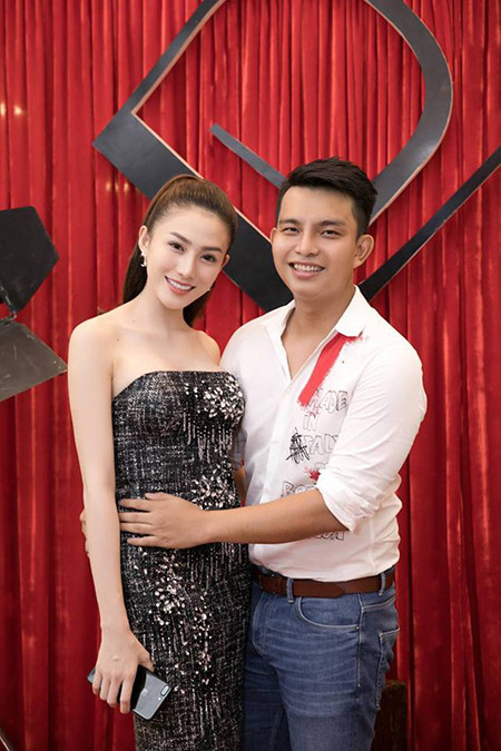 Ngọc Trinh, Lê Hà thân thiết tại sự kiện ảnh 3 Ngọc Trinh, Lê Hà thân thiết tại sự kiện ảnh 3