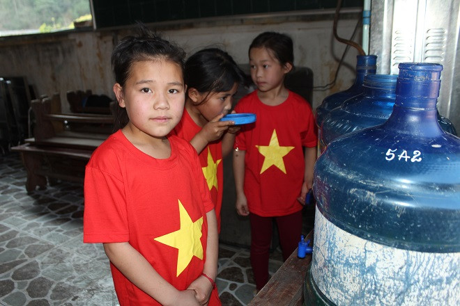 Sẻ chia những khó khăn với người dân nghèo ở huyện Điện Biên ảnh 12