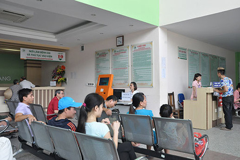 Bệnh viện dùng công nghệ, người bệnh bớt phiền hà ảnh 1