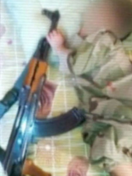 Sói non IS bị nổ tung khi chơi lựu đạn cầm tay ảnh 2 Sói non IS bị nổ tung khi chơi lựu đạn cầm tay ảnh 2