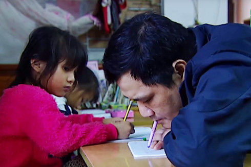 Chuyện cổ tích về chàng trai viết chữ bằng… miệng ảnh 2