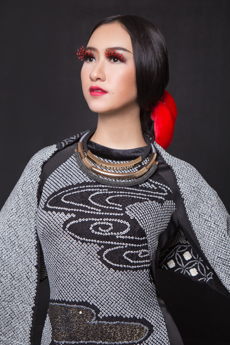 NTK Võ Việt Chung "tung" 3 bộ sưu tập trong Fashion show tại Mũi Né ảnh 6