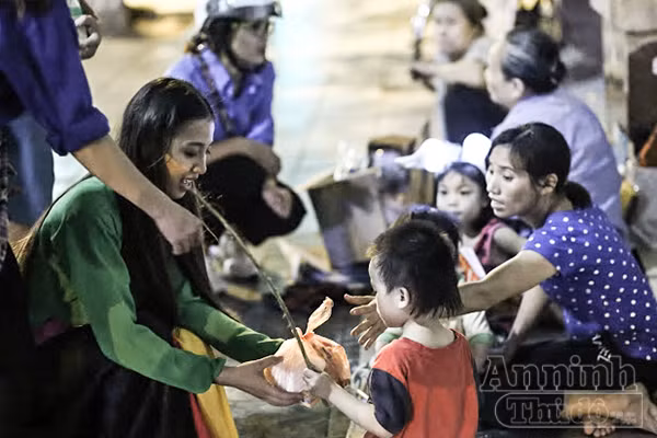 Có một Trung thu ấm áp yêu thương giữa lòng Hà Nội ảnh 11 Có một Trung thu ấm áp yêu thương giữa lòng Hà Nội ảnh 11