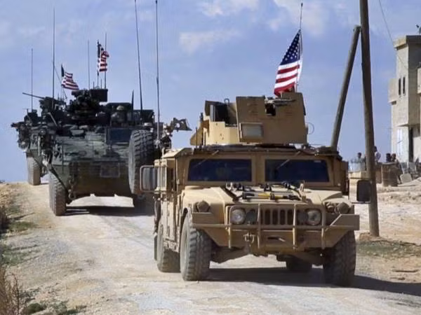 Đoàn xe Mỹ tiến vào Đông Bắc Syria với lượng lớn quân tiếp viện ảnh 1