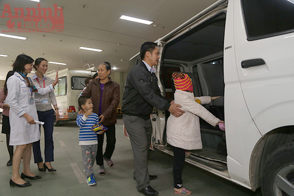 Những chuyến xe nghĩa tình đưa bệnh nhân nghèo về quê ăn Tết ảnh 9
