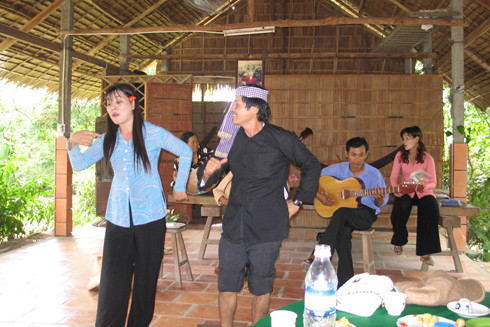 Xem đờn ca tài tử giữa miệt vườn ảnh 2