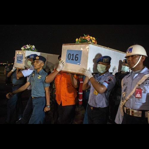 34 thi thể đã được tìm thấy, có thể sớm tìm thấy hộp đen của QZ8501 ảnh 1