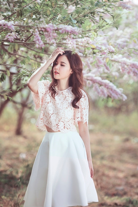 Midu xinh tươi với hoa anh đào đón năm mới ảnh 2 Midu xinh tươi với hoa anh đào đón năm mới ảnh 2