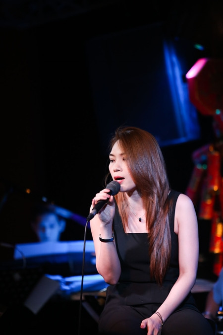 Biểu cảm đáng yêu của Mỹ Tâm tại buổi tập luyện cho "Ô cửa màu xanh" ảnh 4 Biểu cảm đáng yêu của Mỹ Tâm tại buổi tập luyện cho "Ô cửa màu xanh" ảnh 4