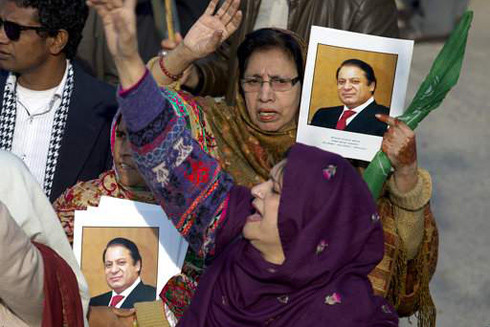 Cựu Thủ tướng Pakistan bị kết án 7 năm tù vì tội tham nhũng ảnh 1