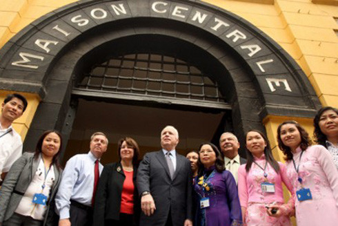 Thượng nghị sĩ John McCain - Từ chiến binh đến người hòa giải ảnh 1