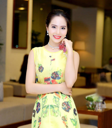 Đấu giá tranh, Hoa hậu Dương Kim Ánh quyên tiền giúp đỡ người nghèo ảnh 1