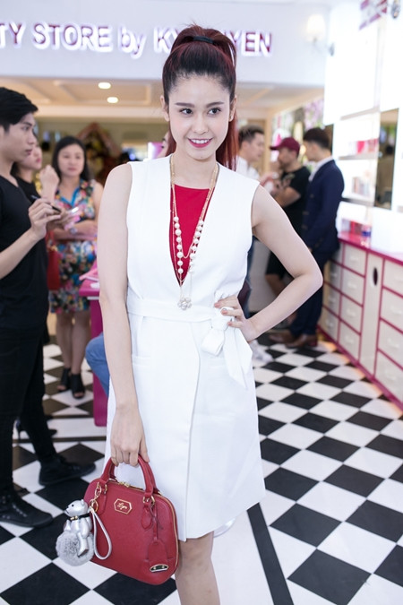 Xuân Lan cùng con gái đến mừng MC Kỳ Duyên lên chức bà chủ ảnh 2